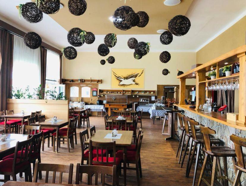 Hotel Racek Černá v Pošumaví Buitenkant foto