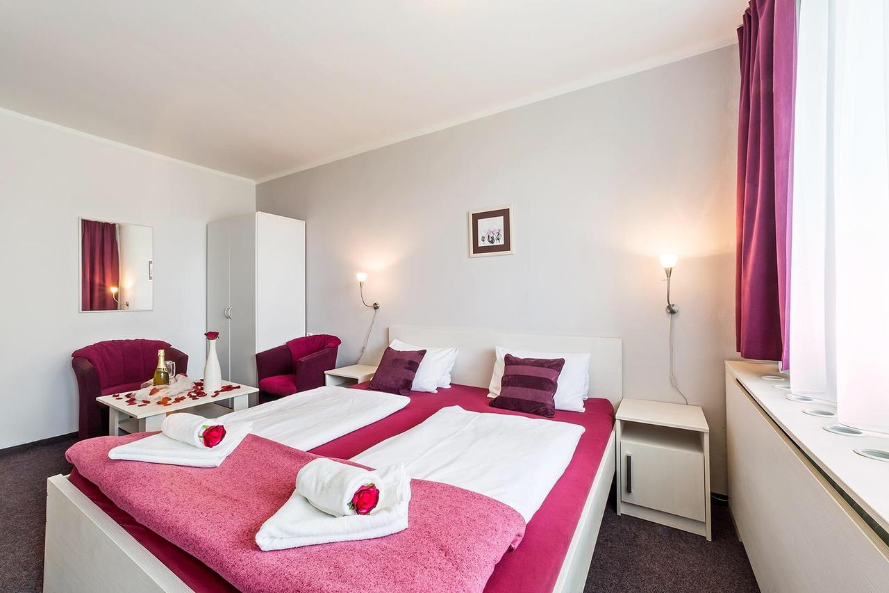 Hotel Racek Černá v Pošumaví Buitenkant foto