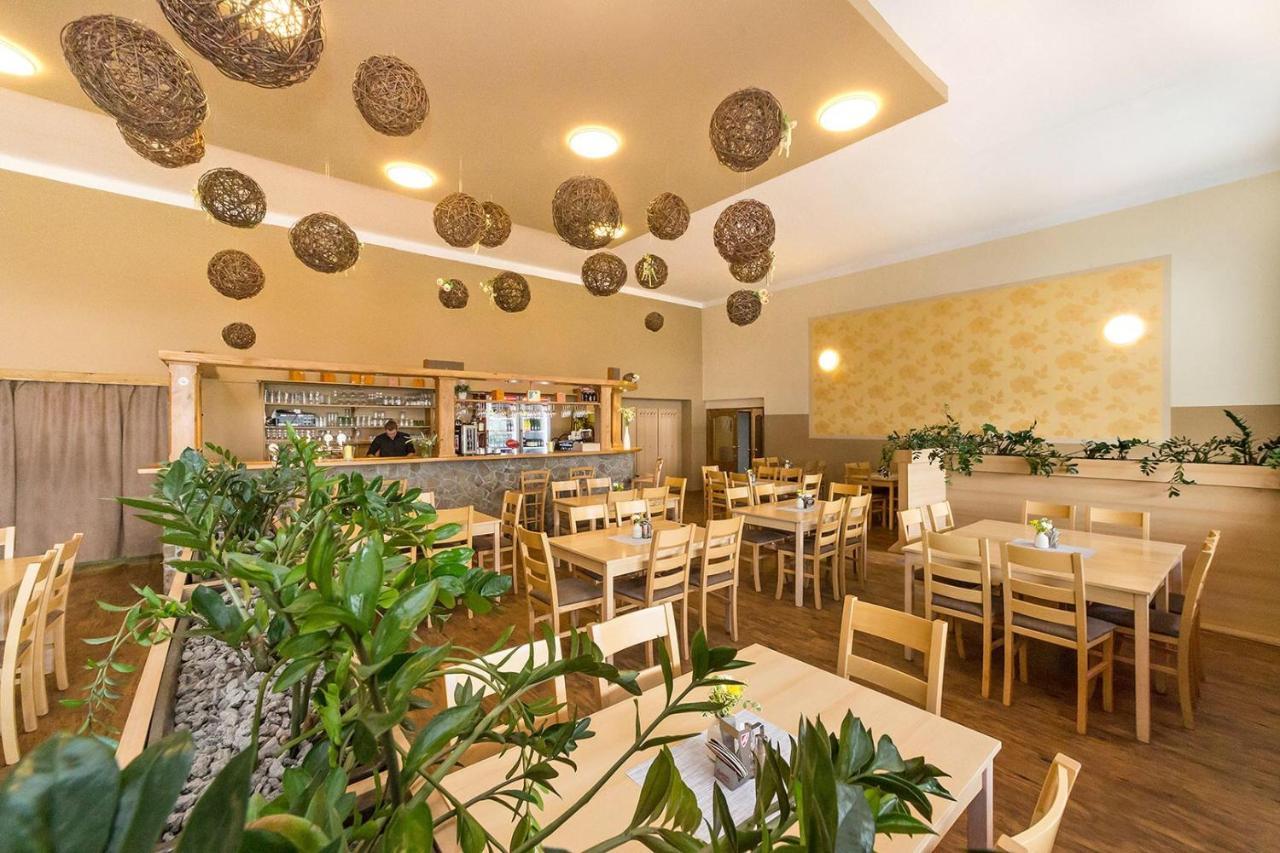 Hotel Racek Černá v Pošumaví Buitenkant foto