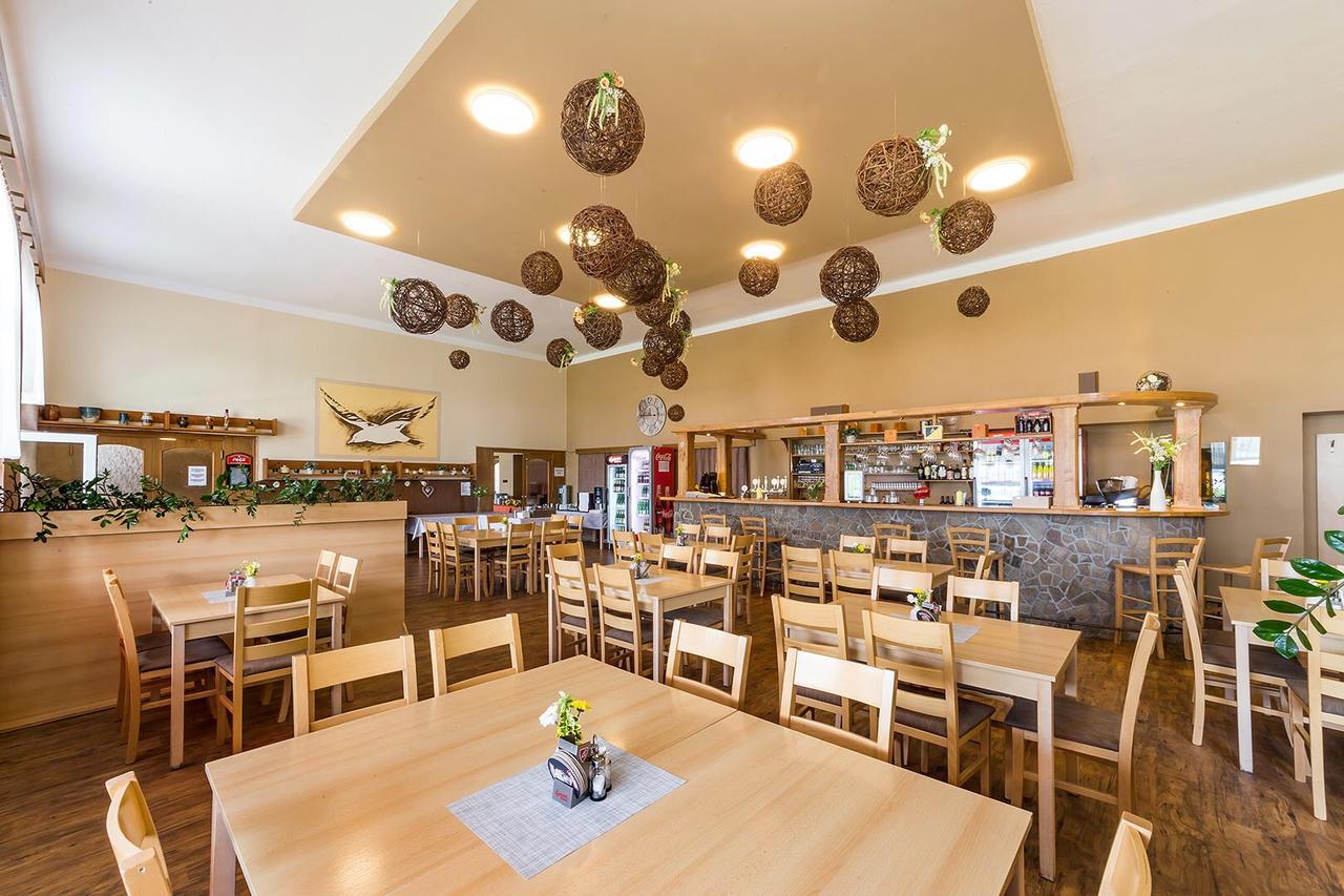 Hotel Racek Černá v Pošumaví Buitenkant foto